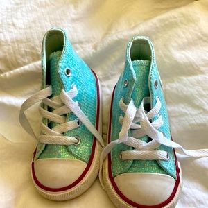 Size 5 toddler high top converse chuck taylors